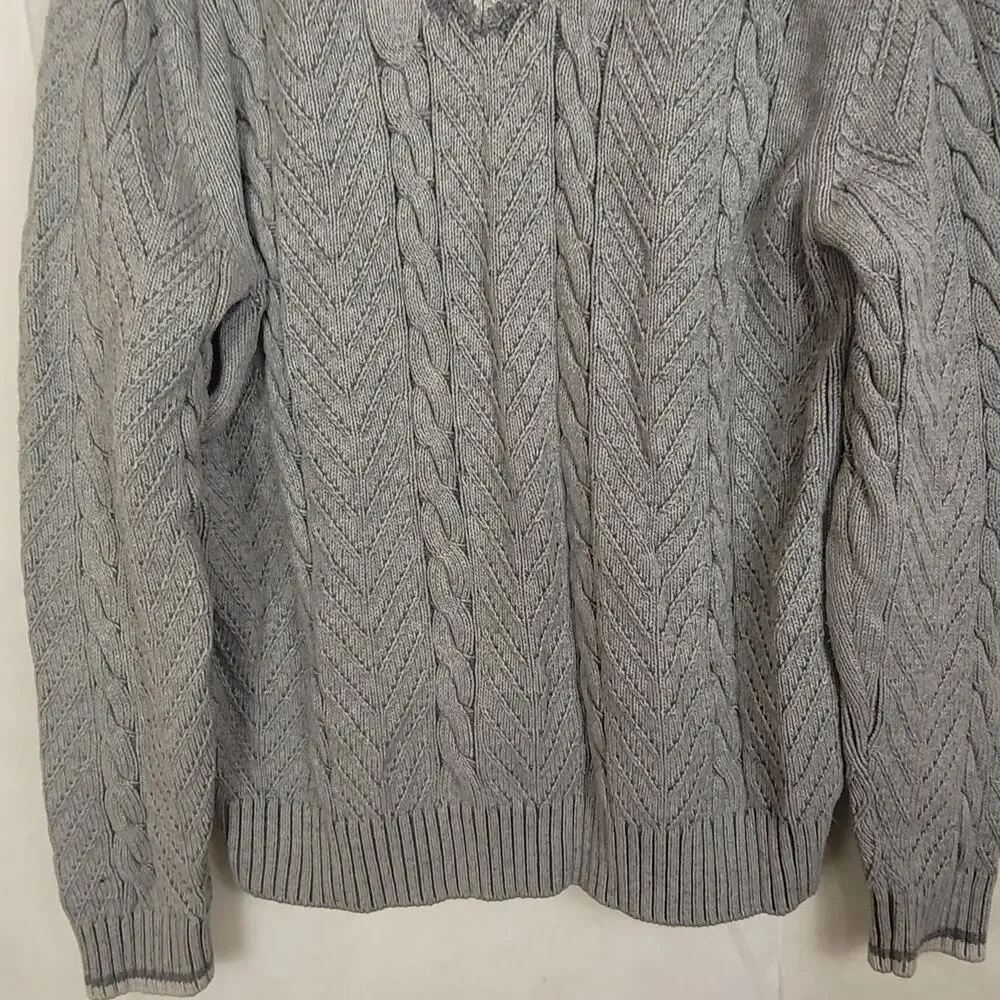Hart Schaffner Marx grey cable knit v-neck sweater Size Medium Preppy Old Money